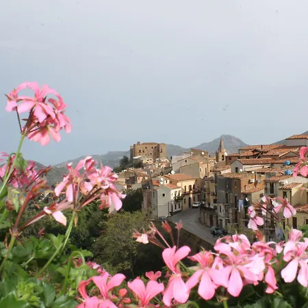 فندق مبيت وإفطار Letizia كاستلبونو